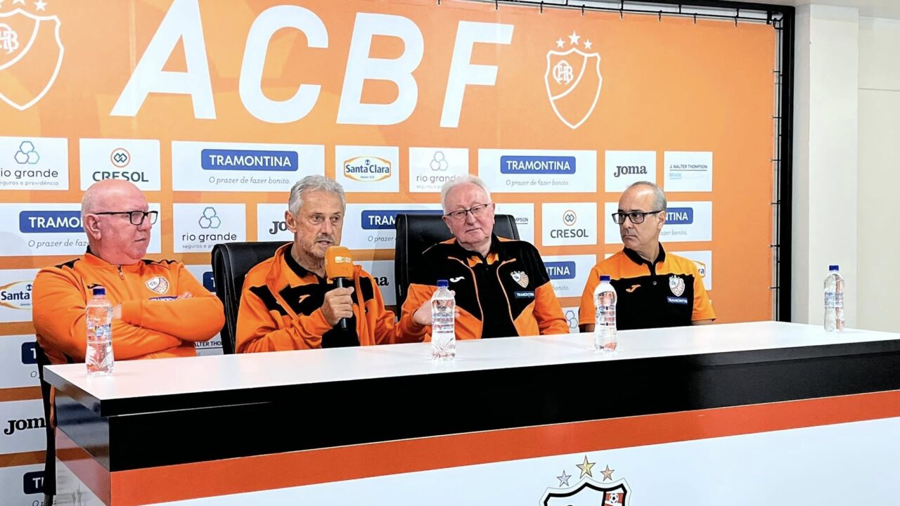 Peri Fuentes é oficialmente apresentado como novo técnico da ACBF ...